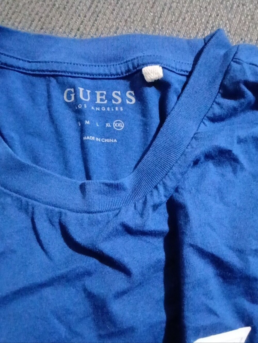 NWOT Guess Royal Blue Short Sleeve Crew Neck Tee with Triangle Logo - Picture 3 of 3